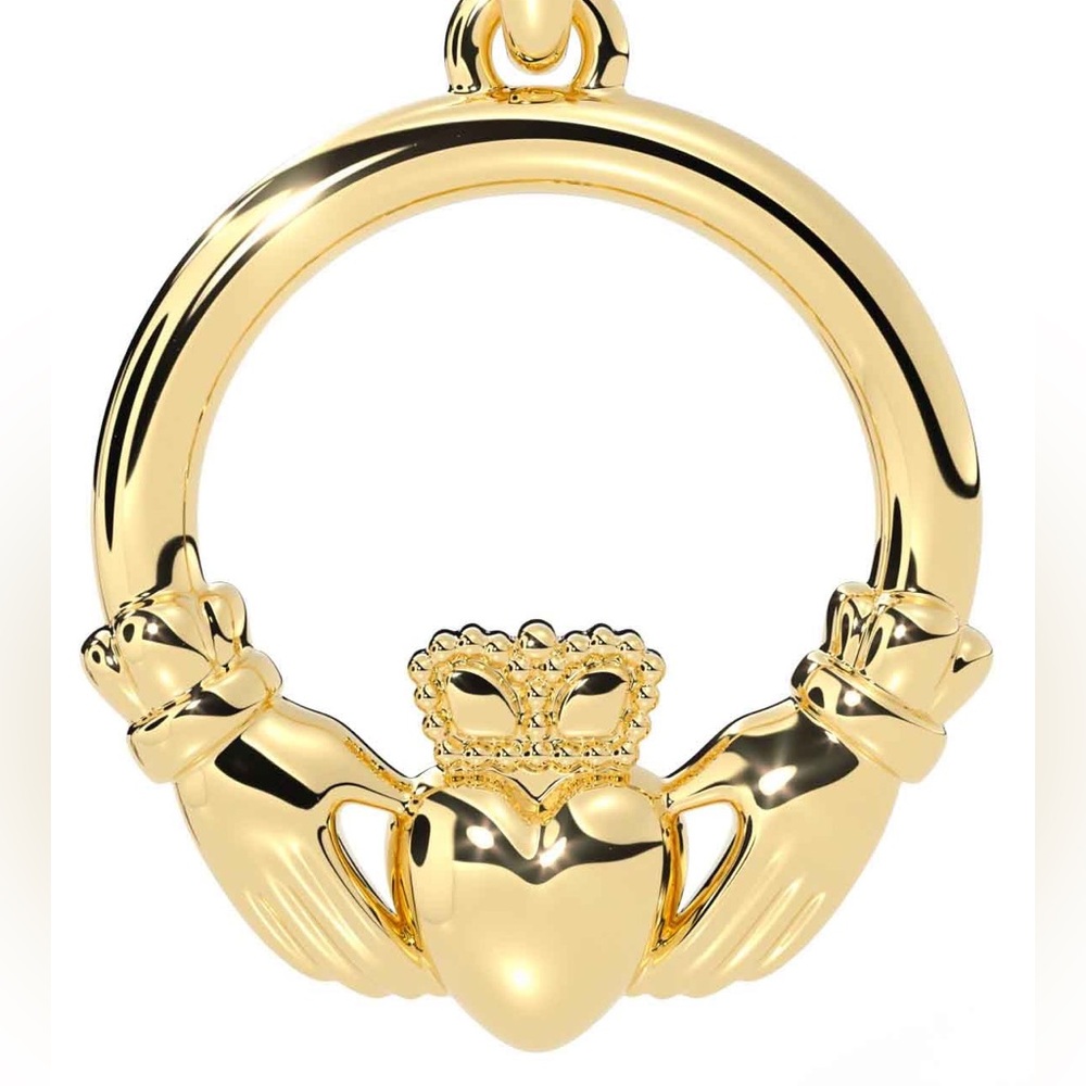 NWOT Gold Claddagh Pendant Necklace